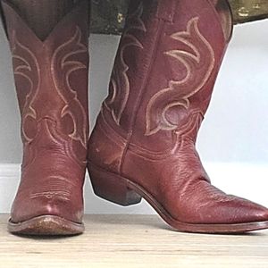 Justin Boots 1.5" Heel.